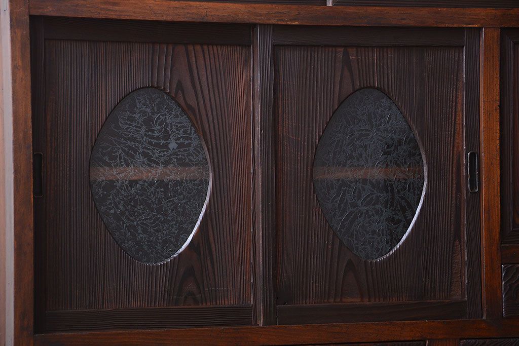 アンティーク家具　和製アンティーク　大正期　丸窓引き戸付き!古い木製のモダンな縦型収納棚