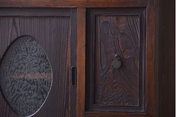 アンティーク家具　和製アンティーク　大正期　丸窓引き戸付き!古い木製のモダンな縦型収納棚