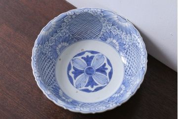アンティーク　成化年製!線描き染付深鉢(お皿)