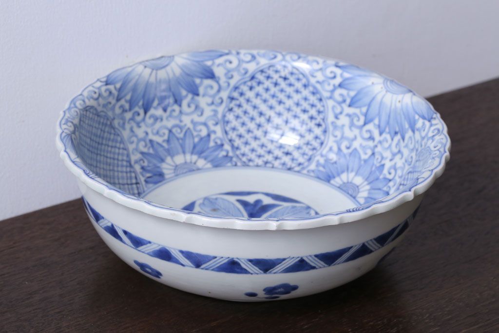 アンティーク　成化年製!線描き染付深鉢(お皿)