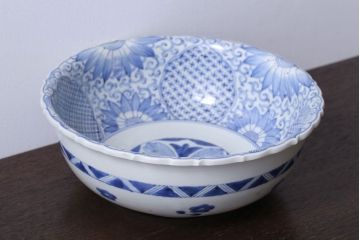 アンティーク　成化年製!線描き染付深鉢(お皿)