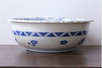 アンティーク　成化年製!線描き染付深鉢(お皿)