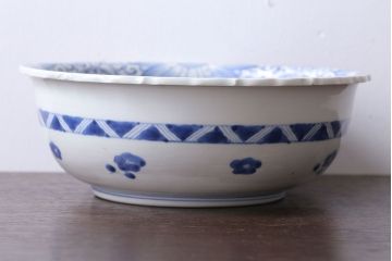 アンティーク　成化年製!線描き染付深鉢(お皿)