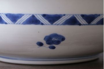 アンティーク　成化年製!線描き染付深鉢(お皿)