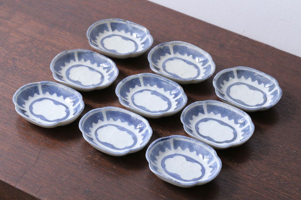 アンティーク雑貨　和製アンティーク　陽刻　梅の図　小皿9枚セット