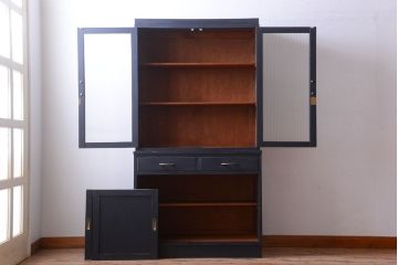アンティーク家具　アンティークペイント　モールガラス入り!シンプルなカップボード(食器棚)