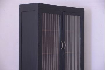 アンティーク家具　アンティークペイント　モールガラス入り!シンプルなカップボード(食器棚)