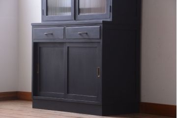 アンティーク家具　アンティークペイント　モールガラス入り!シンプルなカップボード(食器棚)