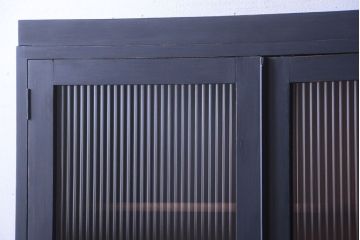 アンティーク家具　アンティークペイント　モールガラス入り!シンプルなカップボード(食器棚)