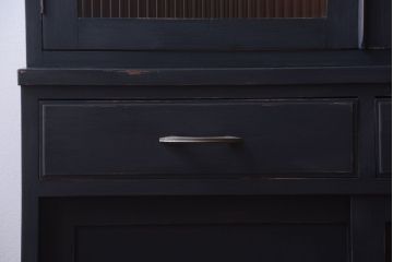 アンティーク家具　アンティークペイント　モールガラス入り!シンプルなカップボード(食器棚)