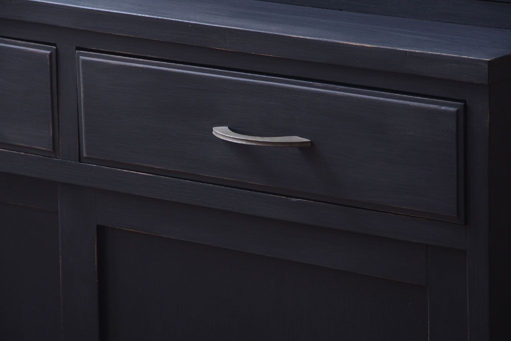 アンティーク家具　アンティークペイント　モールガラス入り!シンプルなカップボード(食器棚)