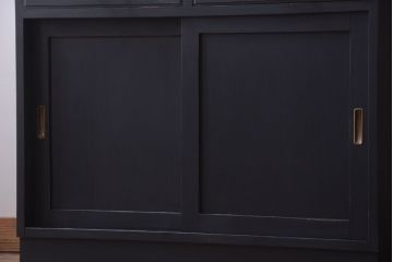 アンティーク家具　アンティークペイント　モールガラス入り!シンプルなカップボード(食器棚)