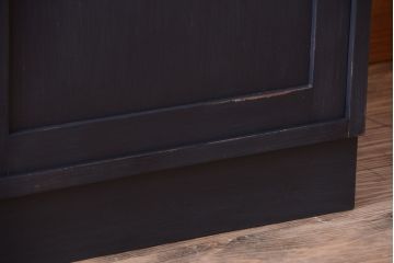 アンティーク家具　アンティークペイント　モールガラス入り!シンプルなカップボード(食器棚)