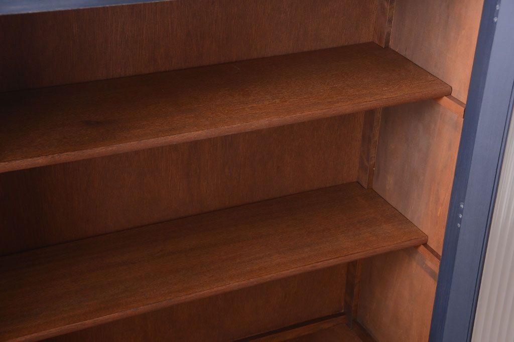 アンティーク家具　アンティークペイント　モールガラス入り!シンプルなカップボード(食器棚)