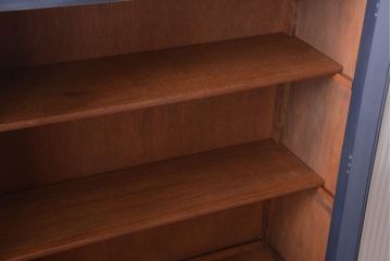 アンティーク家具　アンティークペイント　モールガラス入り!シンプルなカップボード(食器棚)