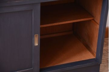 アンティーク家具　アンティークペイント　モールガラス入り!シンプルなカップボード(食器棚)