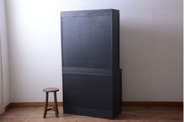 アンティーク家具　アンティークペイント　モールガラス入り!シンプルなカップボード(食器棚)