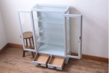 アンティーク家具　アンティーク　脚付き!薄型の小さなペイントガラスケース