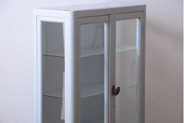 アンティーク家具　アンティーク　脚付き!薄型の小さなペイントガラスケース