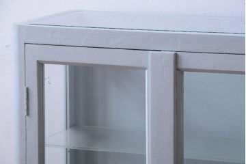 アンティーク家具　アンティーク　脚付き!薄型の小さなペイントガラスケース