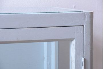 アンティーク家具　アンティーク　脚付き!薄型の小さなペイントガラスケース