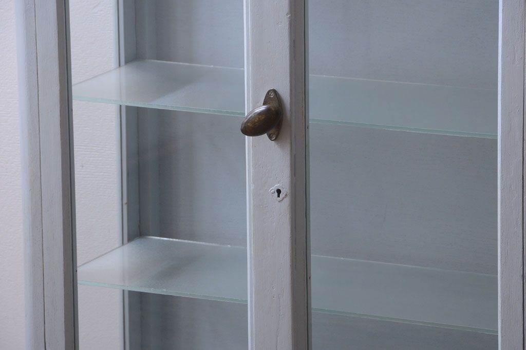 アンティーク家具　アンティーク　脚付き!薄型の小さなペイントガラスケース