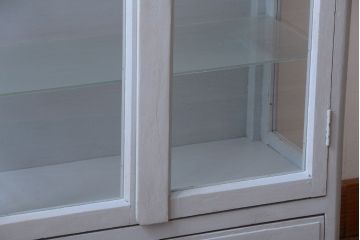 アンティーク家具　アンティーク　脚付き!薄型の小さなペイントガラスケース