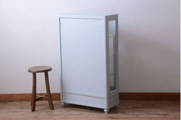 アンティーク家具　アンティーク　脚付き!薄型の小さなペイントガラスケース