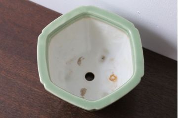 アンティーク雑貨　古民具・骨董　陽刻六角青磁植木鉢