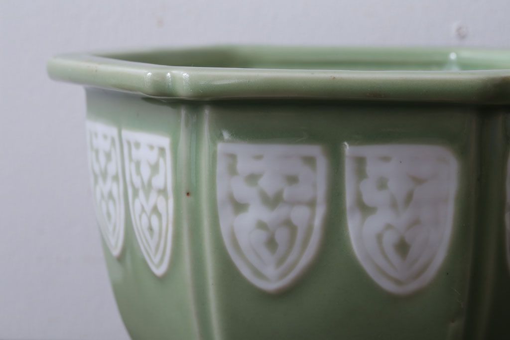 アンティーク雑貨　古民具・骨董　陽刻六角青磁植木鉢