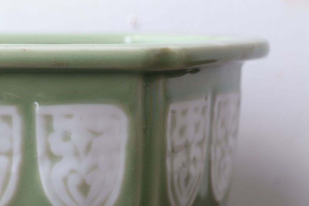 アンティーク雑貨　古民具・骨董　陽刻六角青磁植木鉢