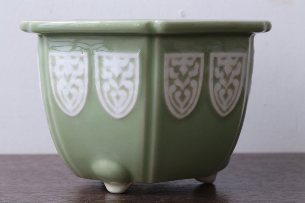 アンティーク雑貨　古民具・骨董　陽刻六角青磁植木鉢