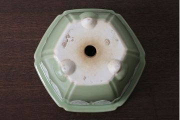 アンティーク雑貨　古民具・骨董　陽刻六角青磁植木鉢