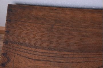 アンティーク家具　古民具・骨董　隠し付き!小振りで上質な三方欅材のアンティーク小箪笥