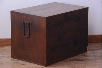 アンティーク家具　古民具・骨董　隠し付き!小振りで上質な三方欅材のアンティーク小箪笥