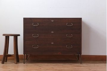 アンティーク家具　和製アンティーク　シンプルな衣装箪笥の鉄脚ローボード(ローチェスト)(1)