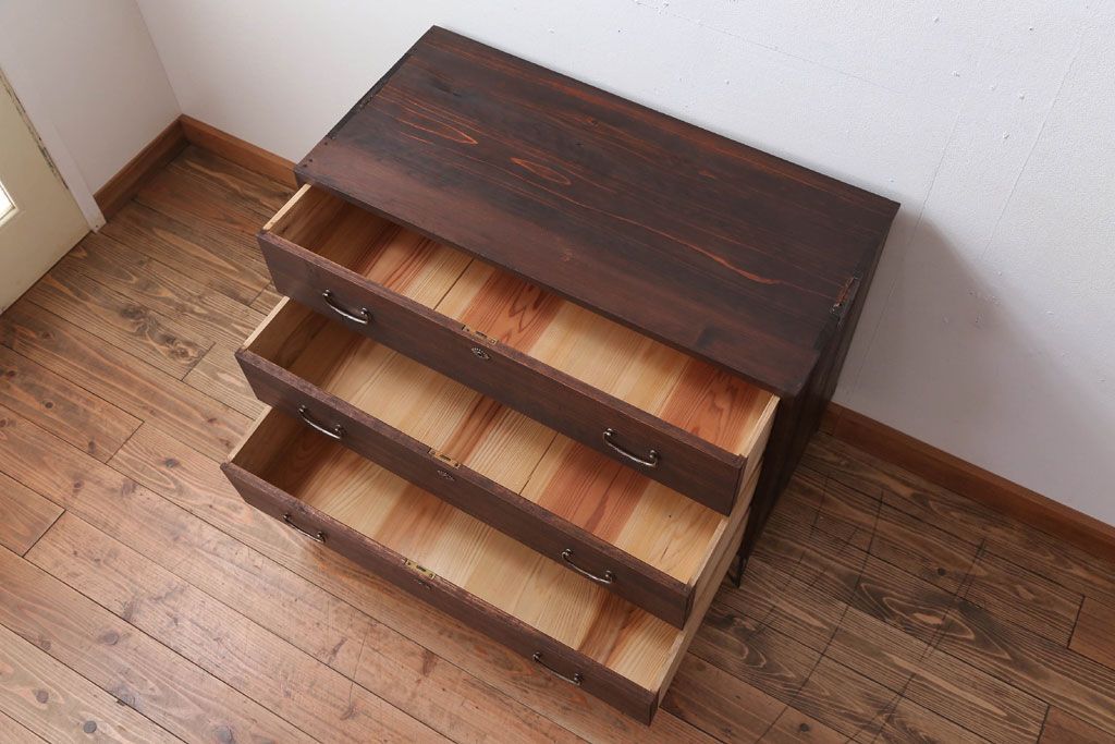 アンティーク家具　和製アンティーク　シンプルな衣装箪笥の鉄脚ローボード(ローチェスト)(1)