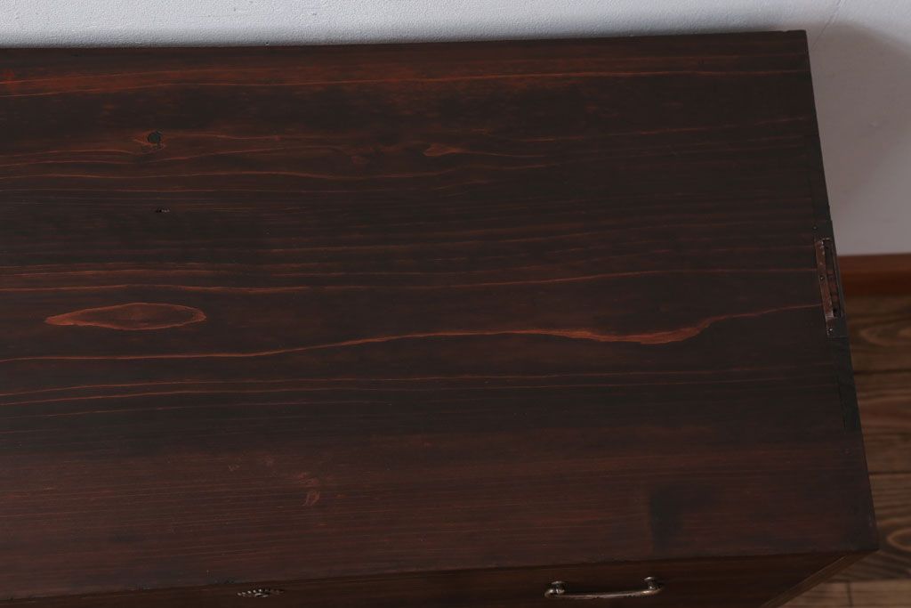 アンティーク家具　和製アンティーク　シンプルな衣装箪笥の鉄脚ローボード(ローチェスト)(1)