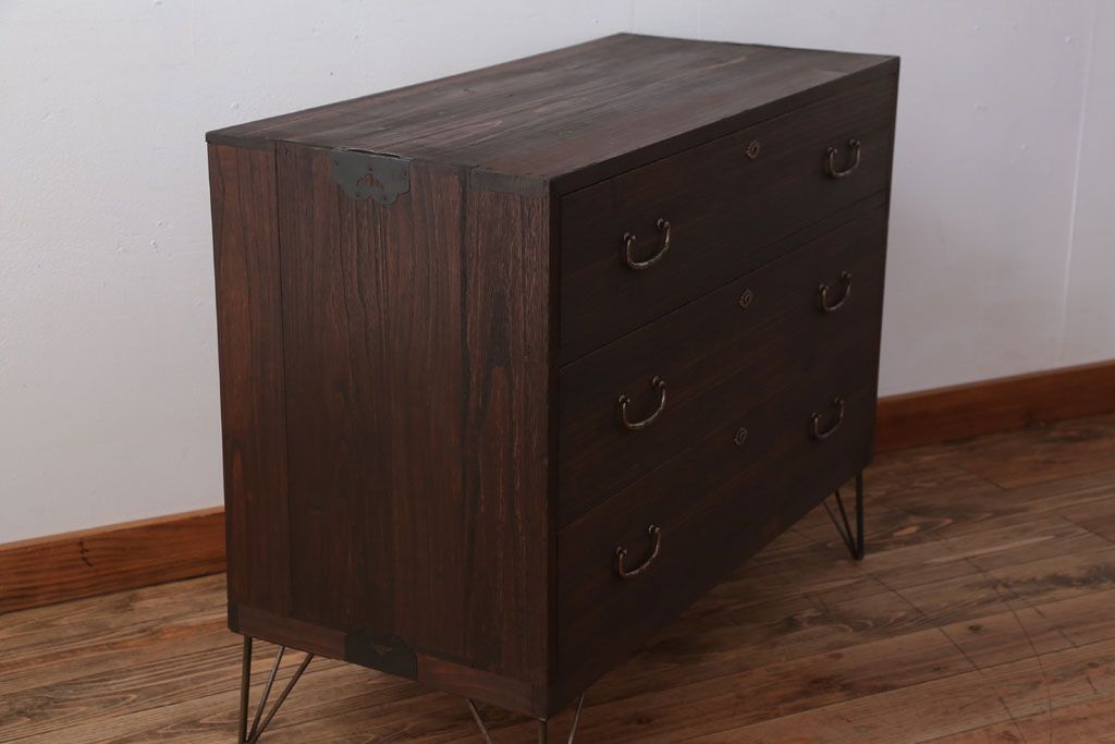 アンティーク家具　和製アンティーク　シンプルな衣装箪笥の鉄脚ローボード(ローチェスト)(1)