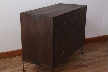 アンティーク家具　和製アンティーク　シンプルな衣装箪笥の鉄脚ローボード(ローチェスト)(1)