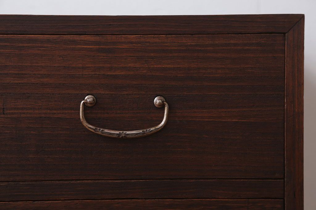 アンティーク家具　和製アンティーク　シンプルな衣装箪笥の鉄脚ローボード(ローチェスト)(1)