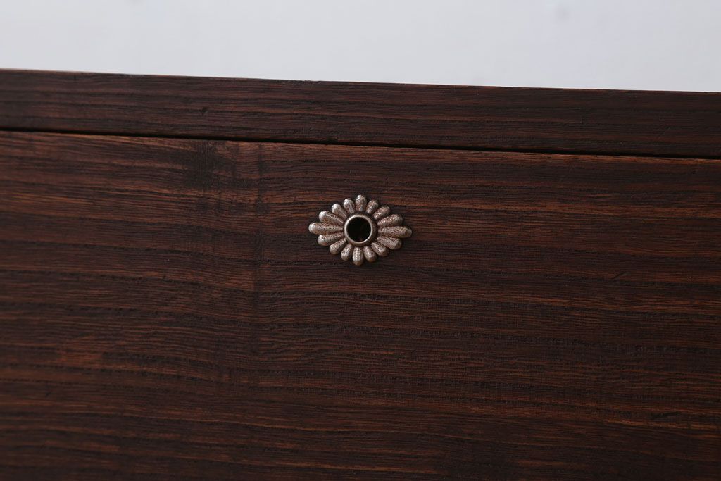 アンティーク家具　和製アンティーク　シンプルな衣装箪笥の鉄脚ローボード(ローチェスト)(1)