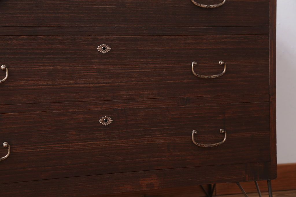 アンティーク家具　和製アンティーク　シンプルな衣装箪笥の鉄脚ローボード(ローチェスト)(1)