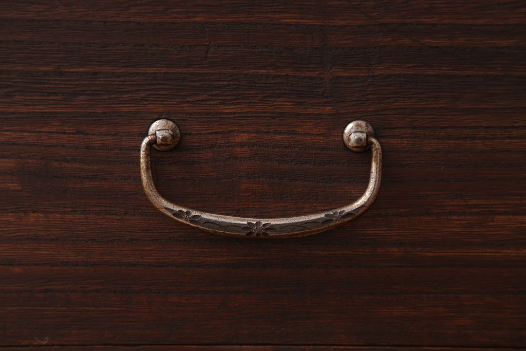 アンティーク家具　和製アンティーク　シンプルな衣装箪笥の鉄脚ローボード(ローチェスト)(1)