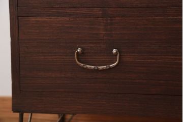 アンティーク家具　和製アンティーク　シンプルな衣装箪笥の鉄脚ローボード(ローチェスト)(1)