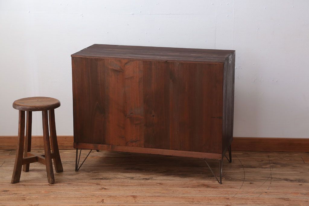 アンティーク家具　和製アンティーク　シンプルな衣装箪笥の鉄脚ローボード(ローチェスト)(1)