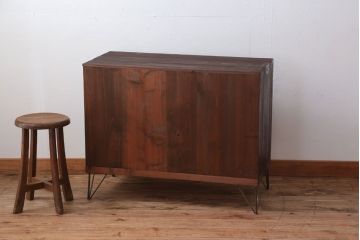 アンティーク家具　和製アンティーク　シンプルな衣装箪笥の鉄脚ローボード(ローチェスト)(1)