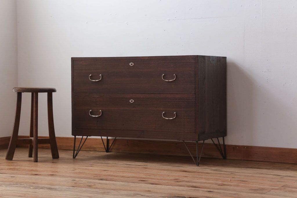 アンティーク家具　 和製アンティーク　シンプルな衣装箪笥の鉄脚ローボード(ローチェスト)(2)