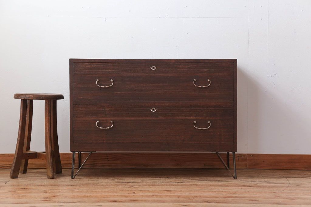 アンティーク家具　 和製アンティーク　シンプルな衣装箪笥の鉄脚ローボード(ローチェスト)(2)