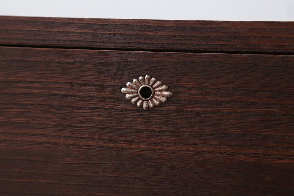 アンティーク家具　 和製アンティーク　シンプルな衣装箪笥の鉄脚ローボード(ローチェスト)(2)